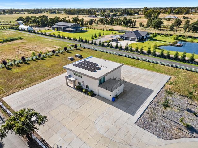 8600 Cherrington Ln, Elk Grove, CA 95624
