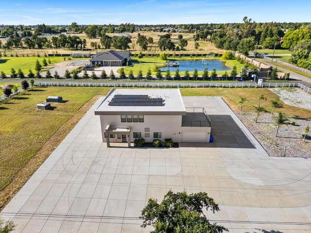 8600 Cherrington Ln, Elk Grove, CA 95624