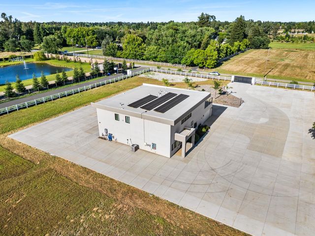 8600 Cherrington Ln, Elk Grove, CA 95624