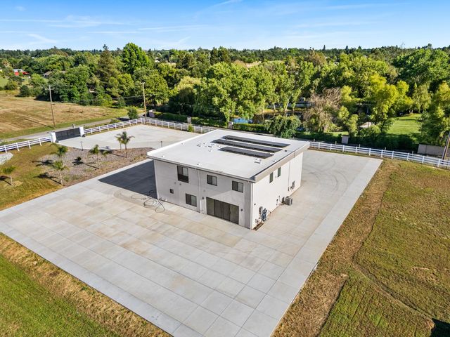 8600 Cherrington Ln, Elk Grove, CA 95624