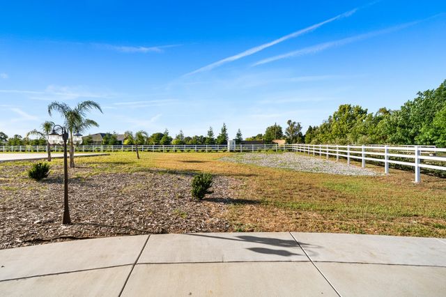 8600 Cherrington Ln, Elk Grove, CA 95624