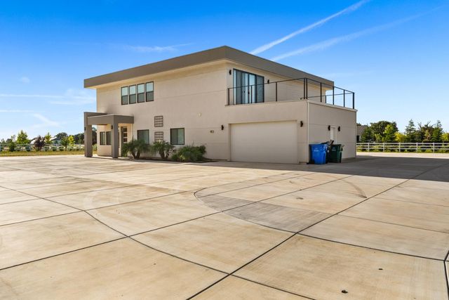 8600 Cherrington Ln, Elk Grove, CA 95624