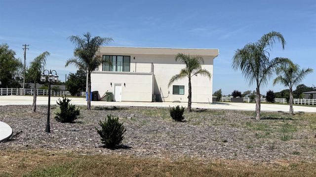 8600 Cherrington Ln, Elk Grove, CA 95624