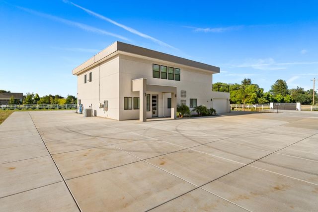8600 Cherrington Ln, Elk Grove, CA 95624