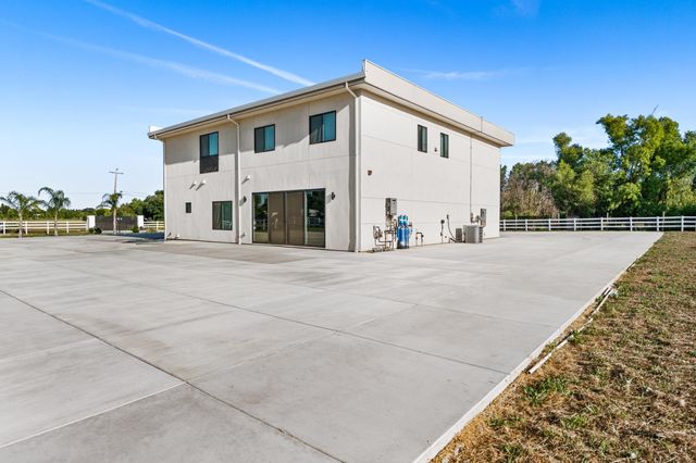 8600 Cherrington Ln, Elk Grove, CA 95624