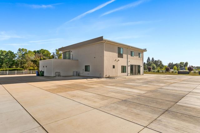 8600 Cherrington Ln, Elk Grove, CA 95624