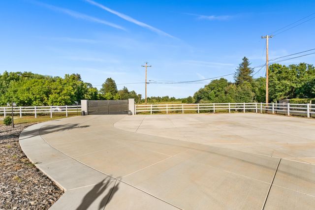 8600 Cherrington Ln, Elk Grove, CA 95624