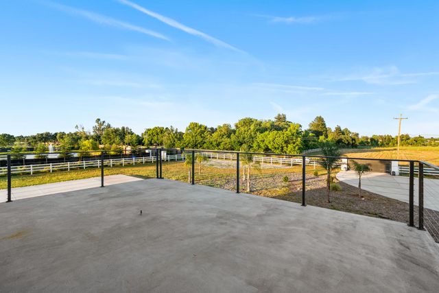 8600 Cherrington Ln, Elk Grove, CA 95624