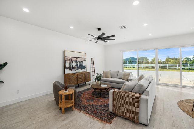 8600 Cherrington Ln, Elk Grove, CA 95624