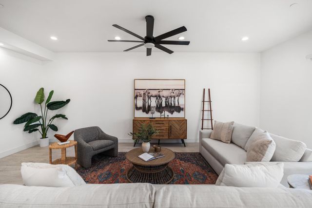 8600 Cherrington Ln, Elk Grove, CA 95624