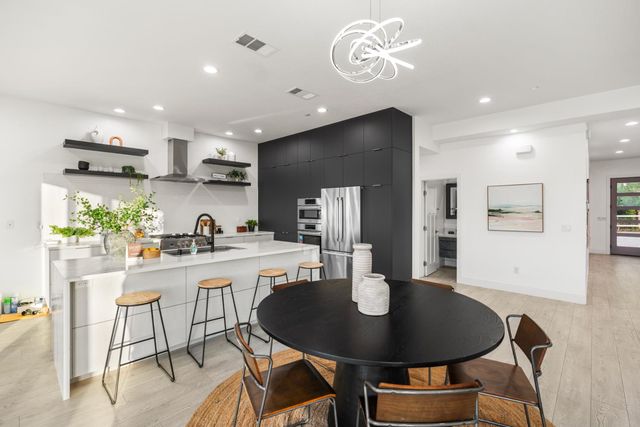 8600 Cherrington Ln, Elk Grove, CA 95624