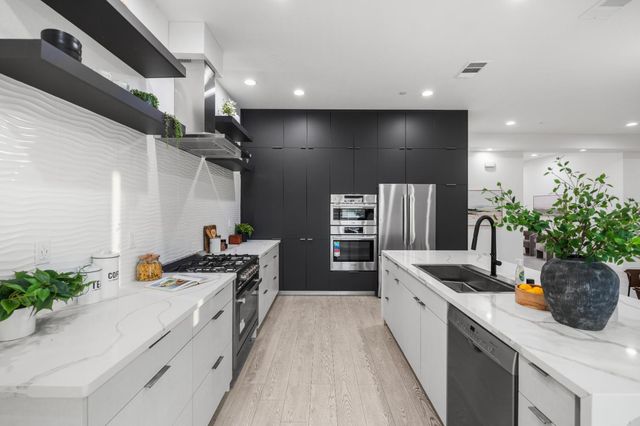 8600 Cherrington Ln, Elk Grove, CA 95624