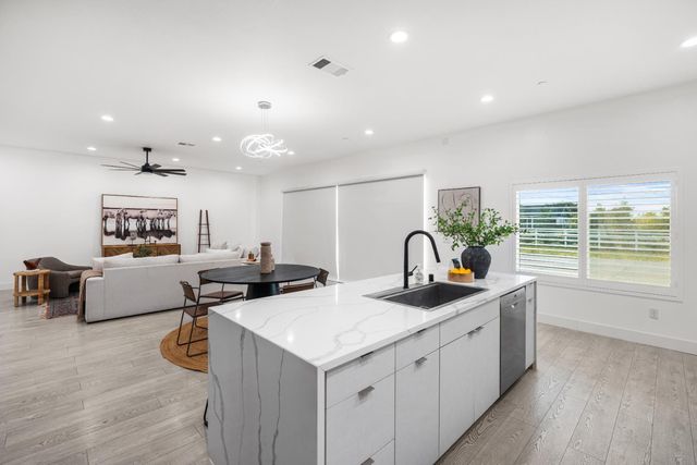 8600 Cherrington Ln, Elk Grove, CA 95624