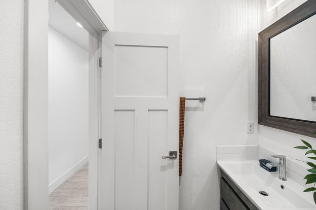 8600 Cherrington Ln, Elk Grove, CA 95624