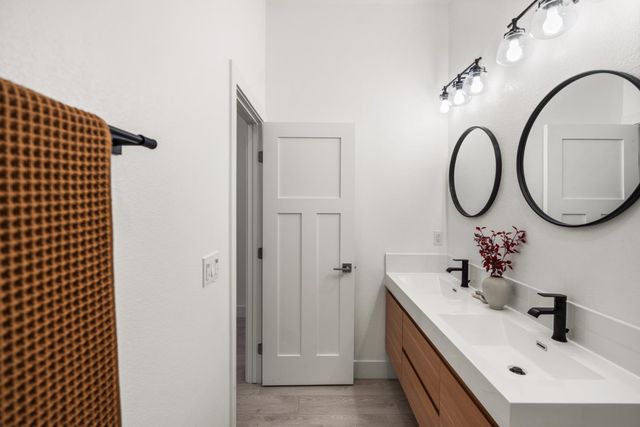 8600 Cherrington Ln, Elk Grove, CA 95624