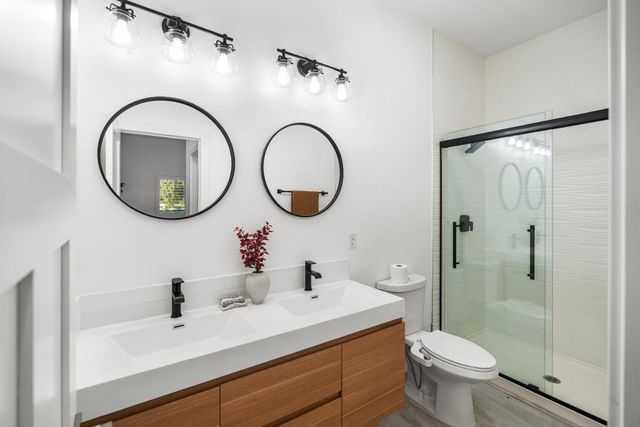 8600 Cherrington Ln, Elk Grove, CA 95624