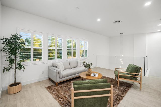 8600 Cherrington Ln, Elk Grove, CA 95624