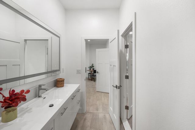 8600 Cherrington Ln, Elk Grove, CA 95624
