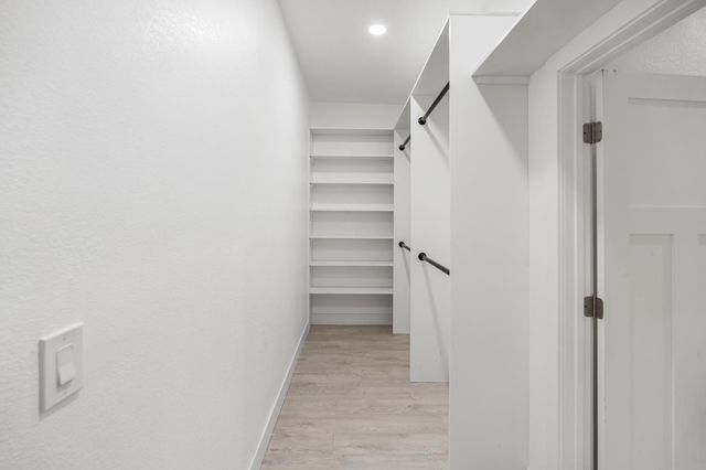 8600 Cherrington Ln, Elk Grove, CA 95624
