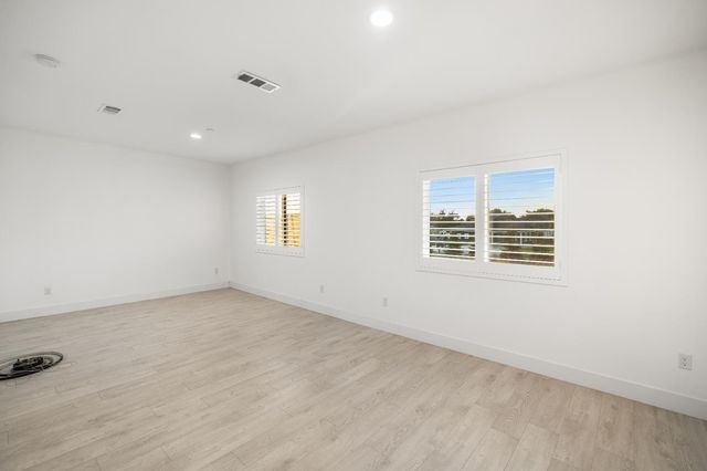 8600 Cherrington Ln, Elk Grove, CA 95624