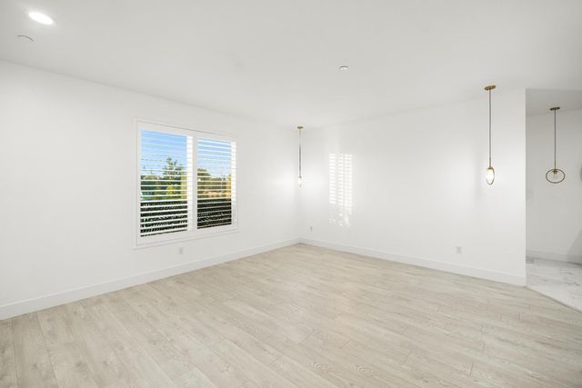 8600 Cherrington Ln, Elk Grove, CA 95624