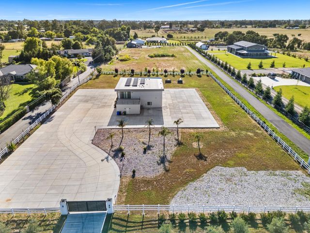 8600 Cherrington Ln, Elk Grove, CA 95624