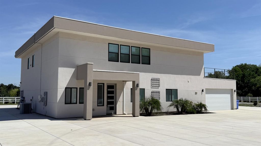 8600 Cherrington Ln, Elk Grove, CA 95624