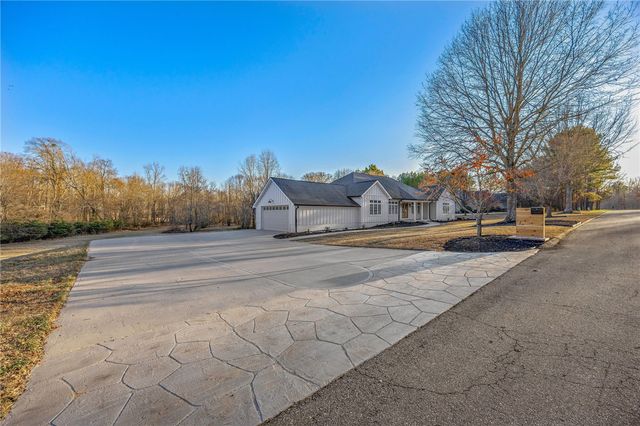 1 Sweetbriar Court, Greer, SC 29650