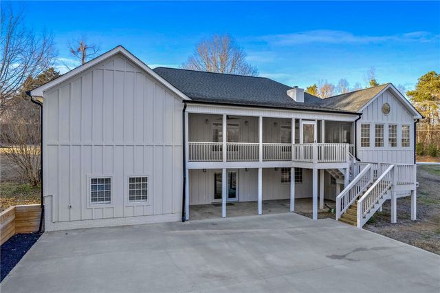 1 Sweetbriar Court, Greer, SC 29650