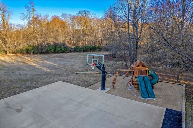 1 Sweetbriar Court, Greer, SC 29650