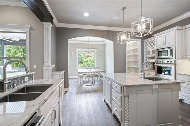 702 Saddle Ridge Road, Bentonville, AR 72712