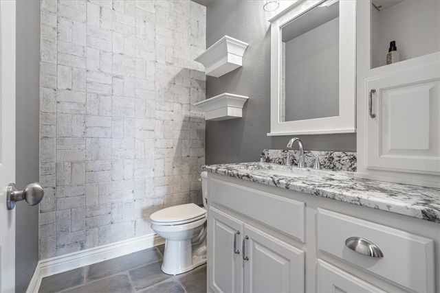 702 Saddle Ridge Road, Bentonville, AR 72712