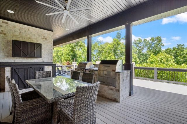 702 Saddle Ridge Road, Bentonville, AR 72712
