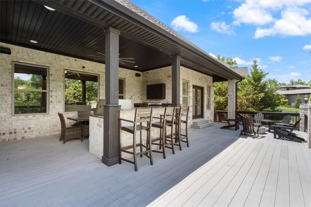 702 Saddle Ridge Road, Bentonville, AR 72712