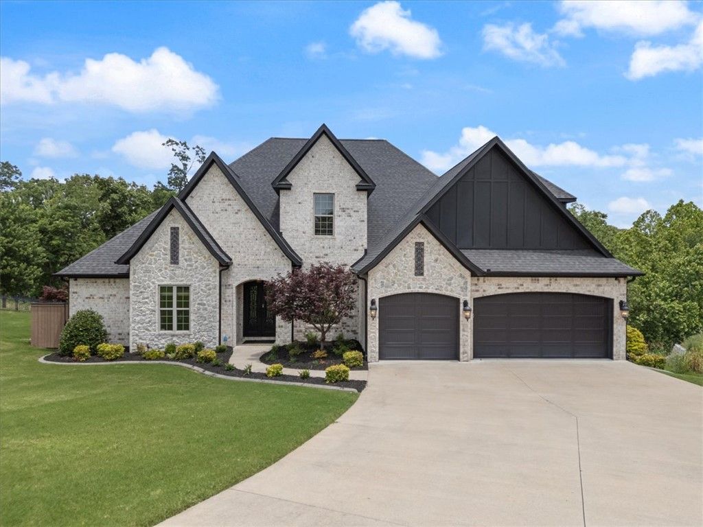702 Saddle Ridge Road, Bentonville, AR 72712