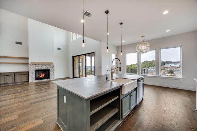 288 Smoke Tree CIR, Dripping Springs, TX 78620