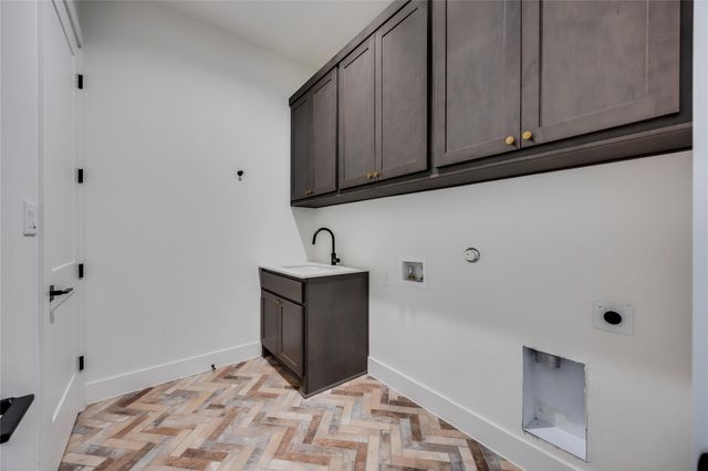 288 Smoke Tree CIR, Dripping Springs, TX 78620