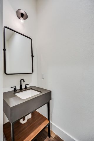 288 Smoke Tree CIR, Dripping Springs, TX 78620