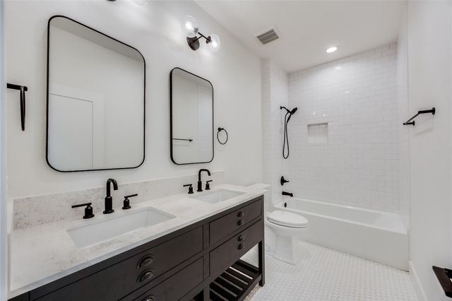 288 Smoke Tree CIR, Dripping Springs, TX 78620