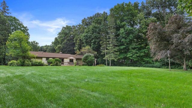 W215N10105 Hickory DRIVE, Colgate, WI 53017