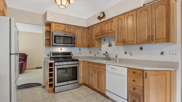 W215N10105 Hickory DRIVE, Colgate, WI 53017