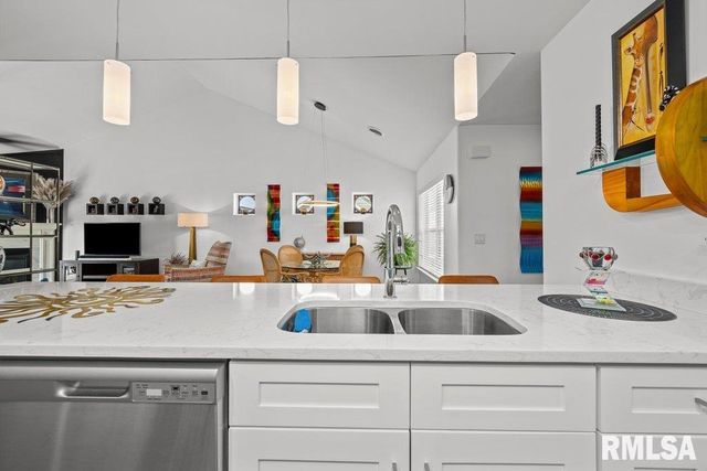 3043 SHANES Way, Bettendorf, IA 52722