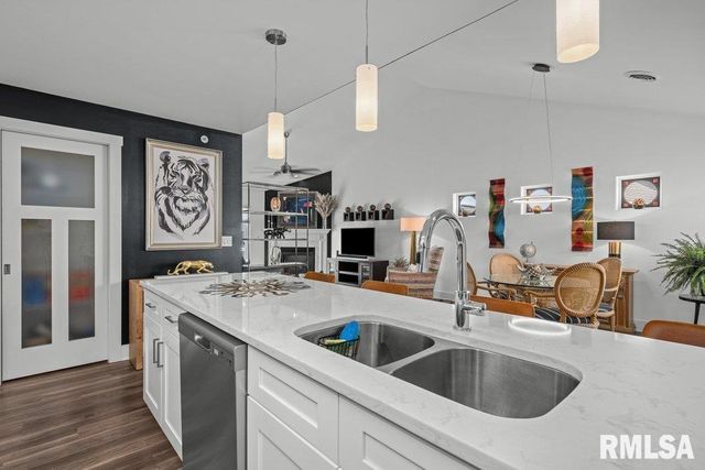 3043 SHANES Way, Bettendorf, IA 52722