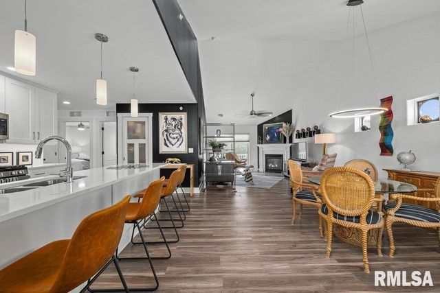 3043 SHANES Way, Bettendorf, IA 52722