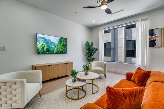 708 W 10th Street 103, Dallas, TX 75208