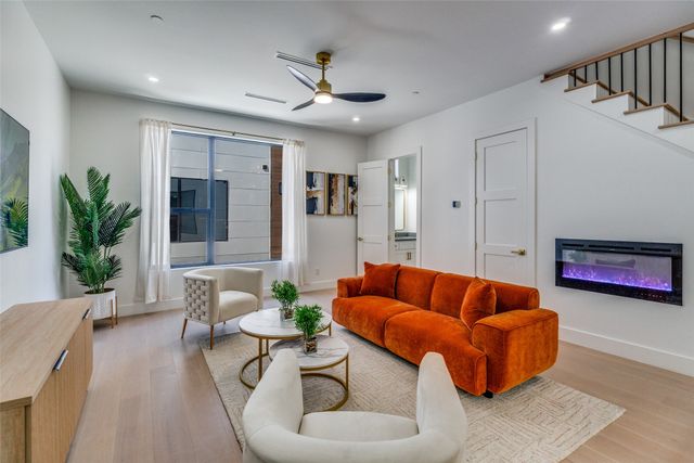 708 W 10th Street 103, Dallas, TX 75208