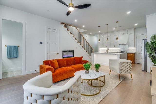 708 W 10th Street 103, Dallas, TX 75208