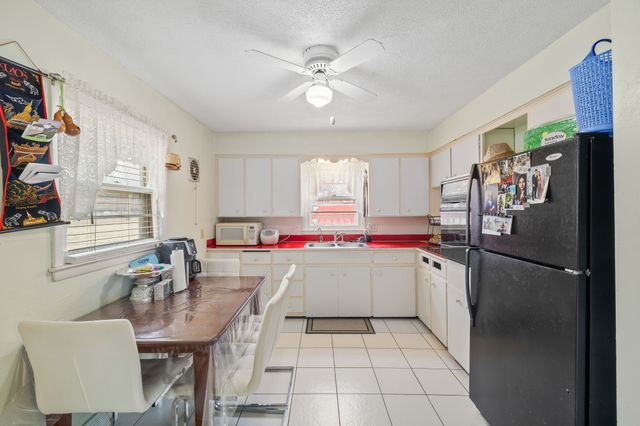 1813 Larnard Drive, Des Moines, IA 50317