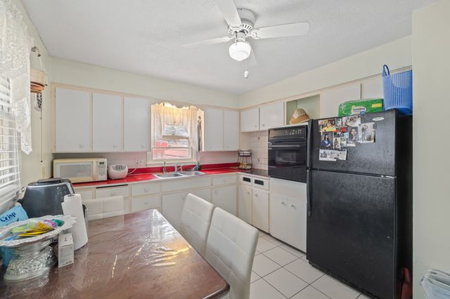 1813 Larnard Drive, Des Moines, IA 50317