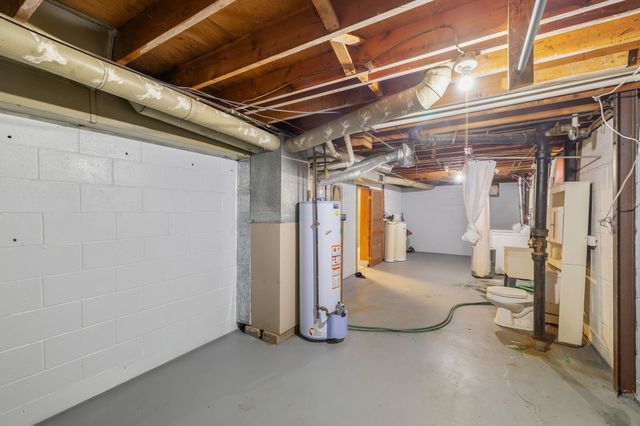 1813 Larnard Drive, Des Moines, IA 50317